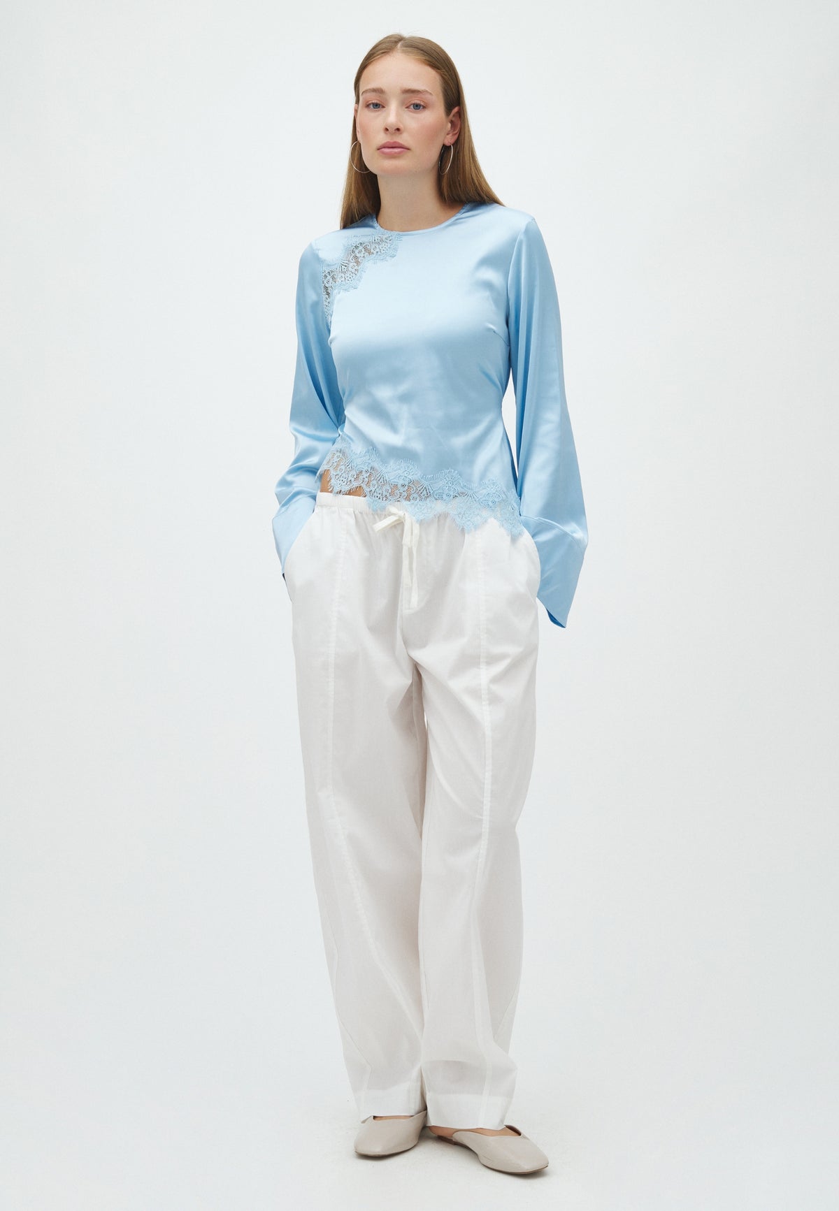Beneka-F_Light Blue_Model_3