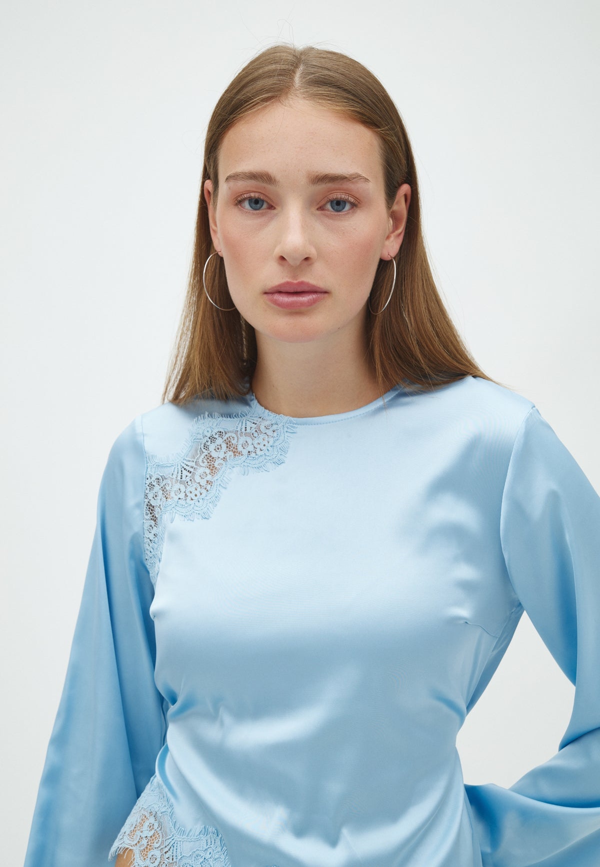 Beneka-F_Light Blue_Model_1