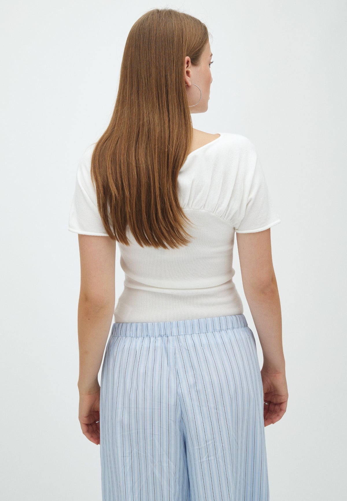 167346 Manthea Knit Top_Off White_Model_2