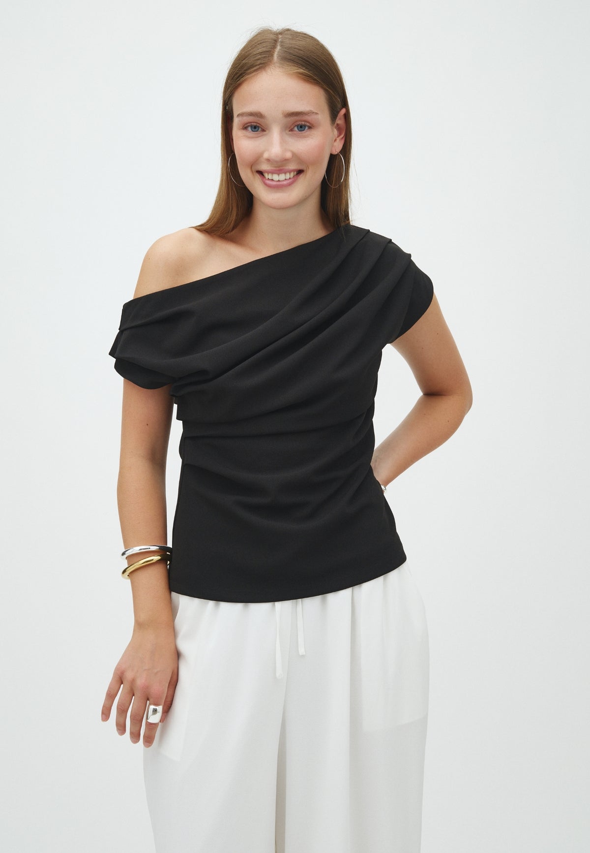 169565 Dabelle Drapy Top_Black_Model_0