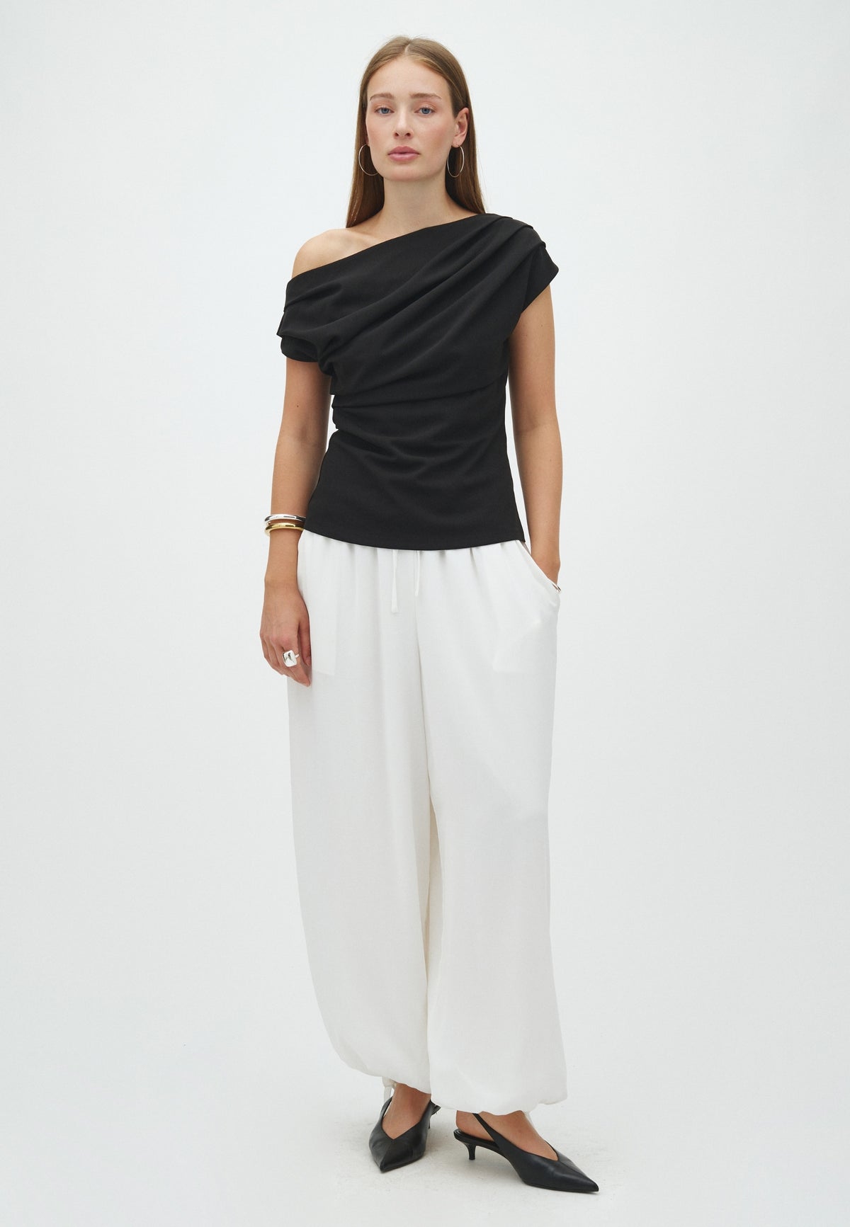 169565 Dabelle Drapy Top_Black_Model_3