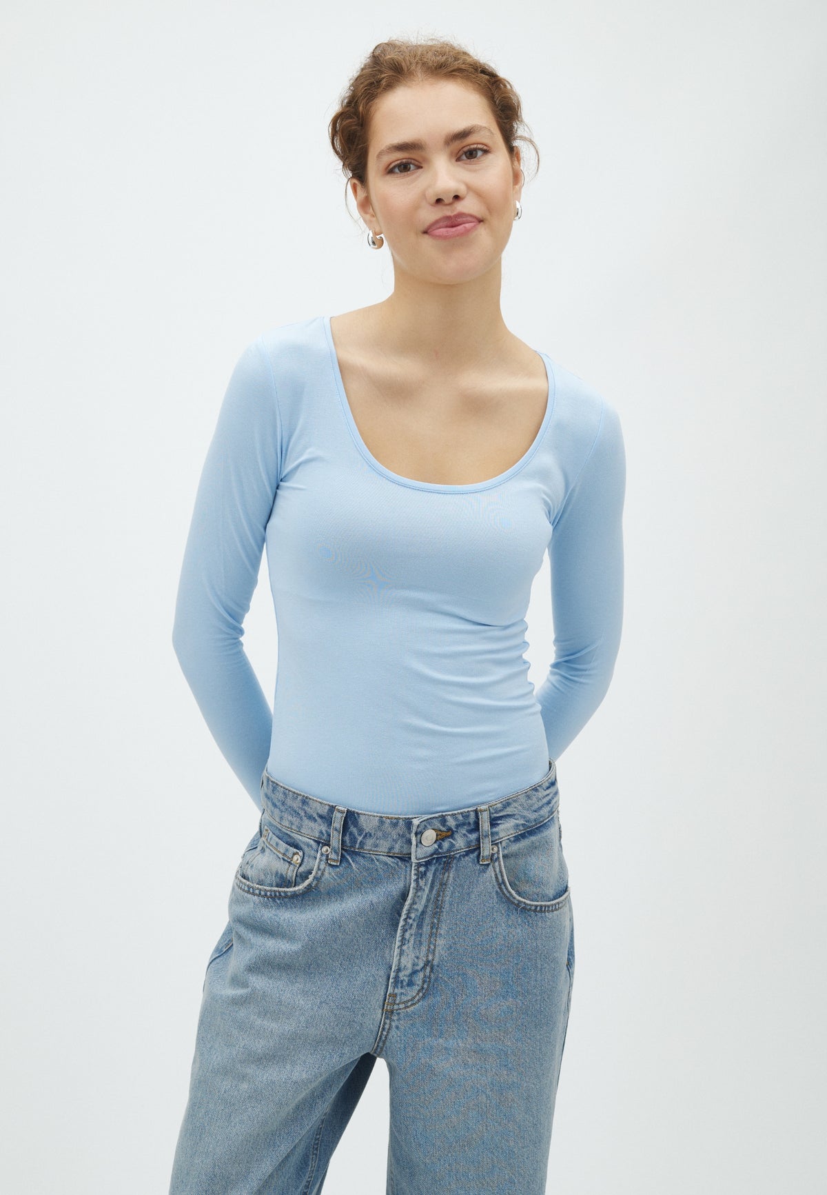 Anna_Classic Light Blue_Model_0