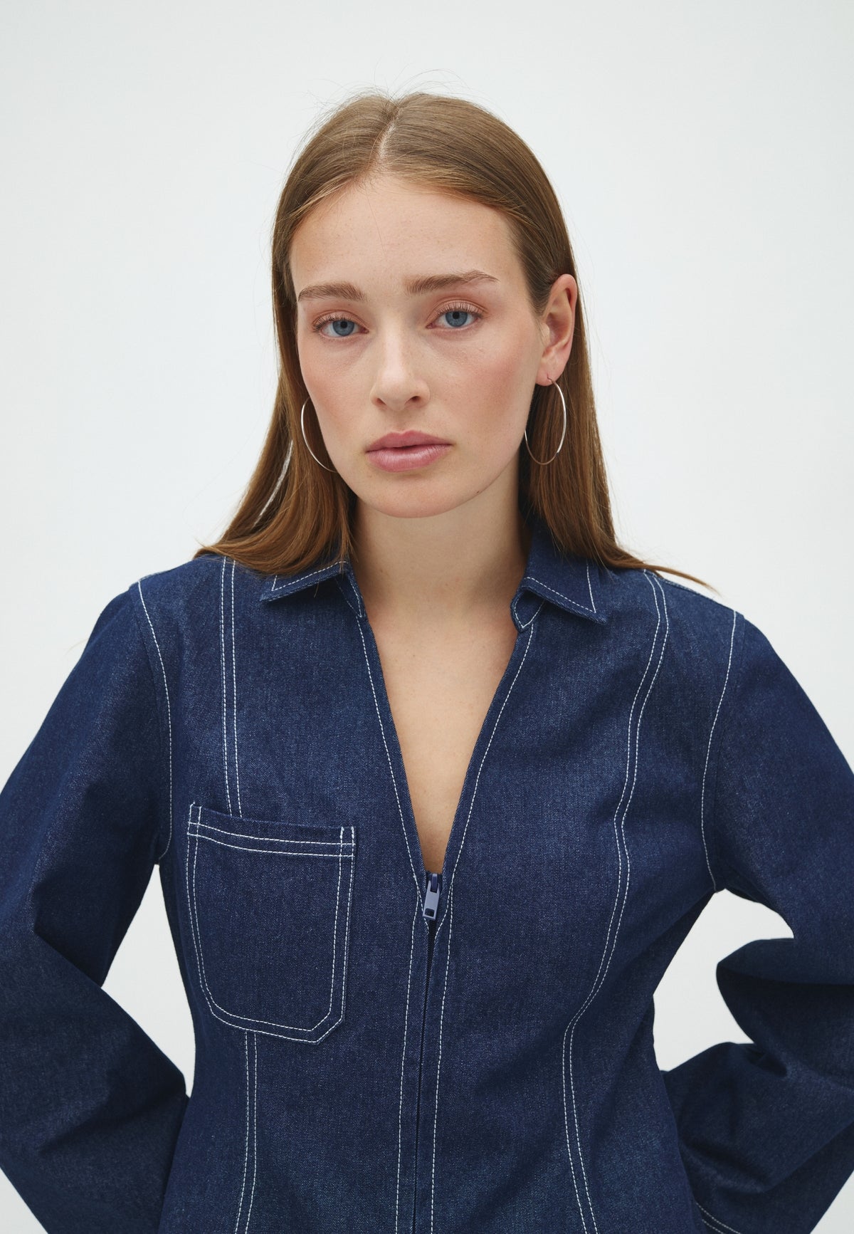 Annalia-F_Dark Blue_Model_1