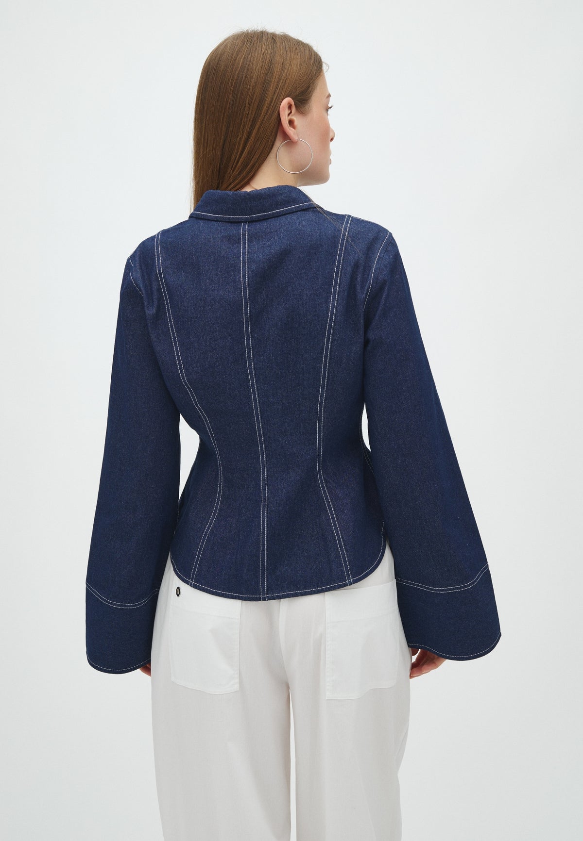Annalia-F_Dark Blue_Model_2