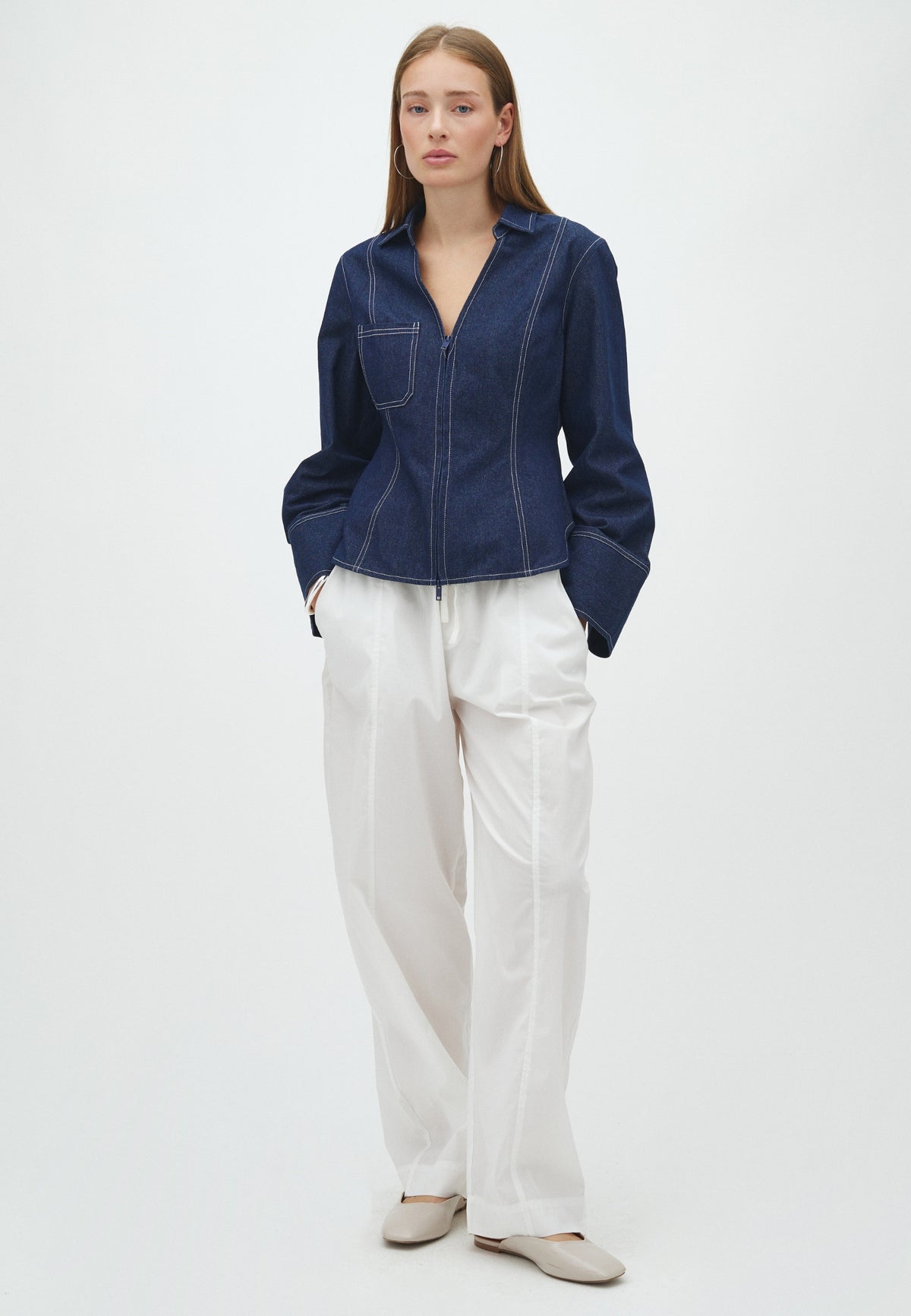 Annalia-F_Dark Blue_Model_3