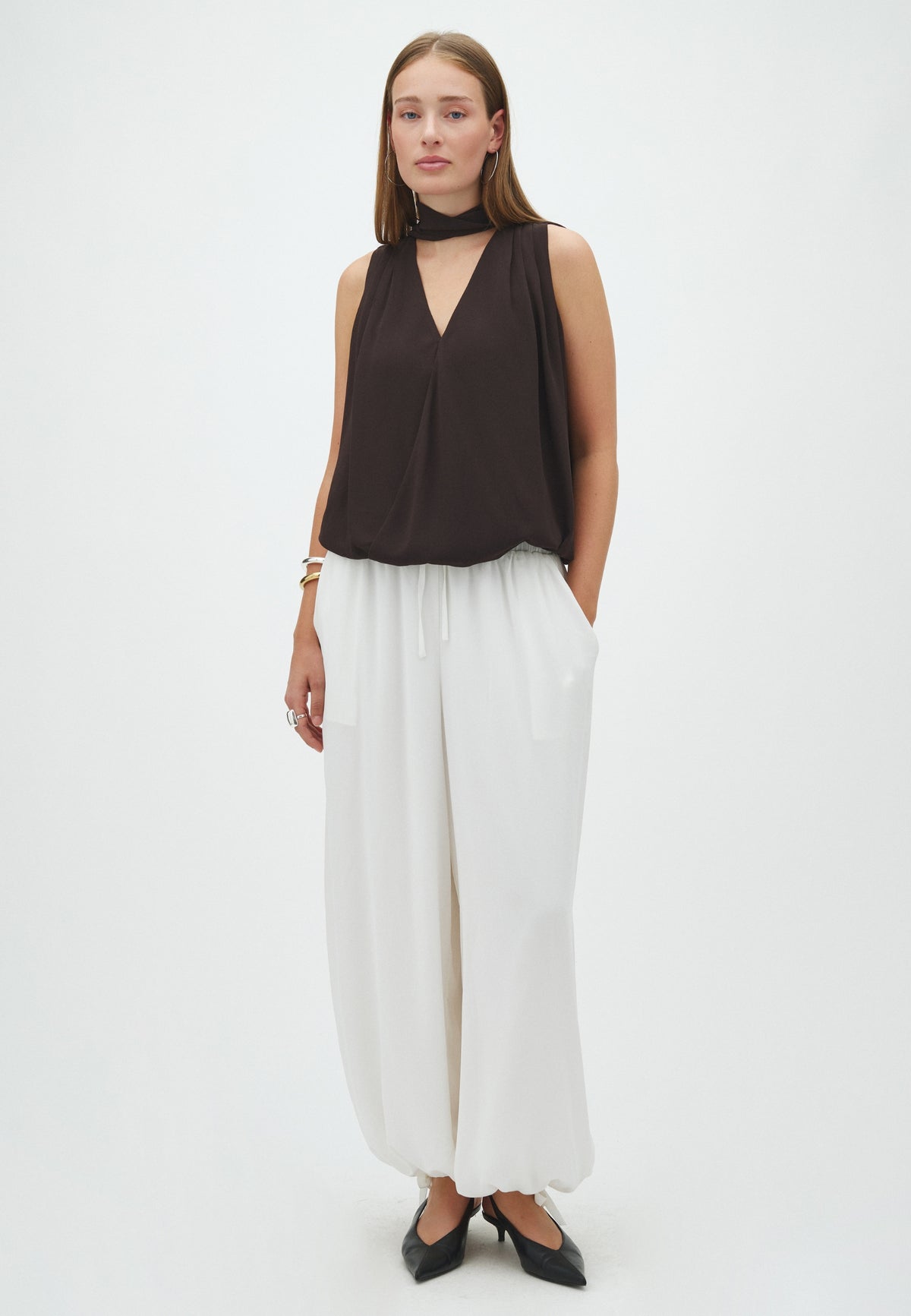 170014 Enge Chiffon Top_Dark Brown_Model_2