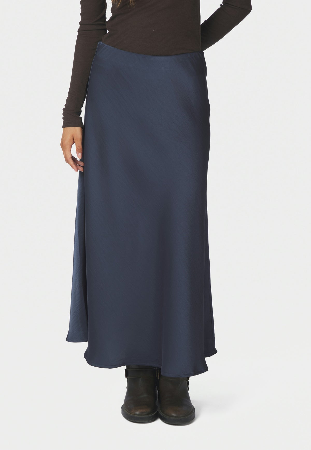 157755 Bovary Skirt_Midnight Blue_Model_1