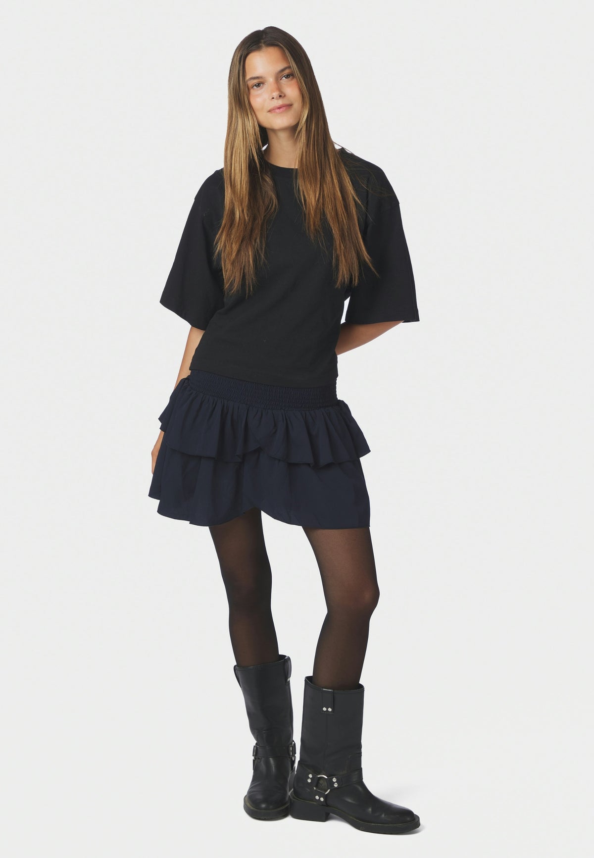 158315 Carin R Skirt_Navy_Model_0