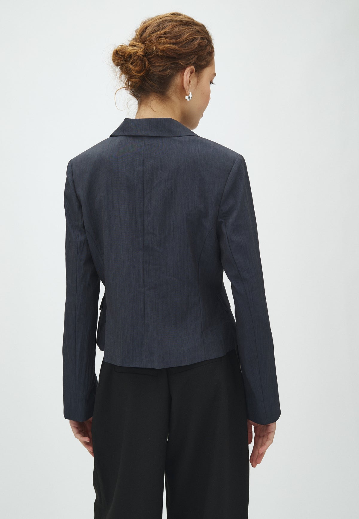 Haring-M_Navy Grey_Model_2