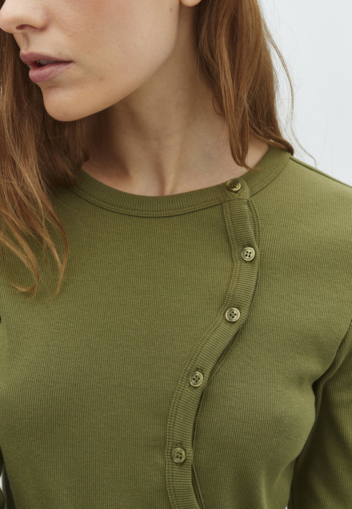 Azani-F_Olive Branch_Model_1