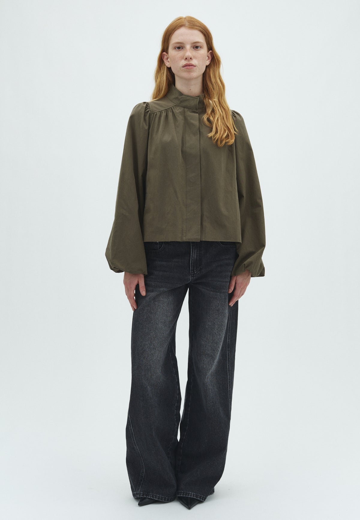 168103 Tirsa Twill Jacket_Army_Model_2