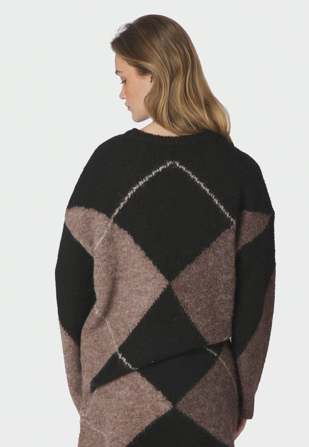 165205 Inga Check Fluff Knit Blouse_Dark Brown_Model_2