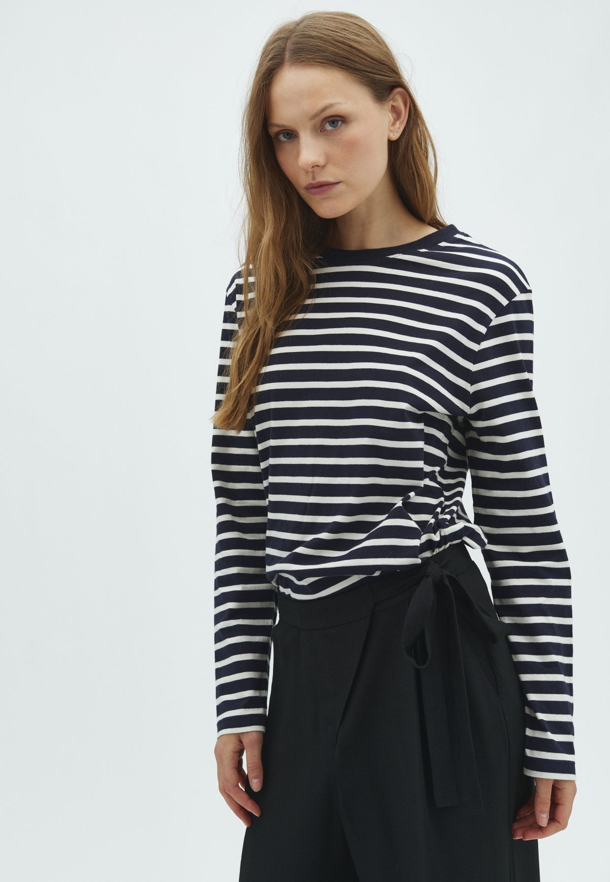 Suvi-M_Night Sugar Stripe_Model_2