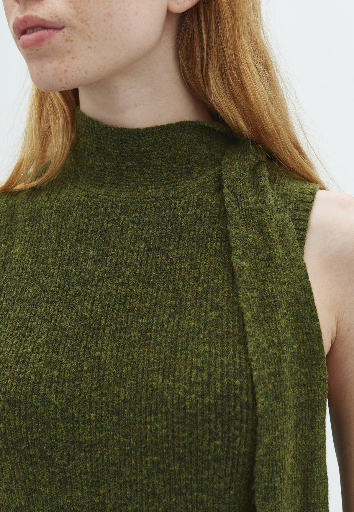 Fine-M_Warm Olive Melange_Model_1