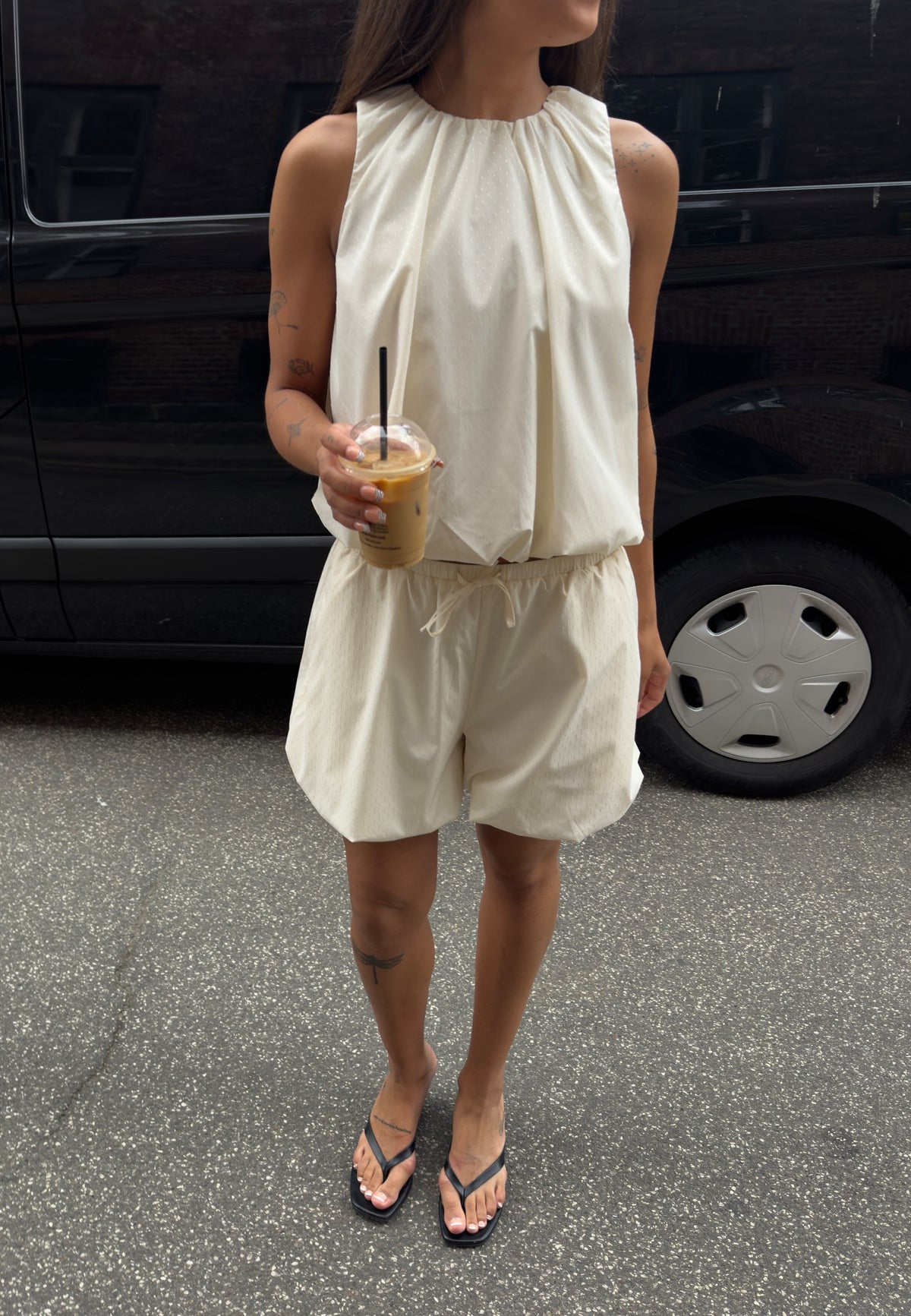 Eugene-F_Antique White_Content_1