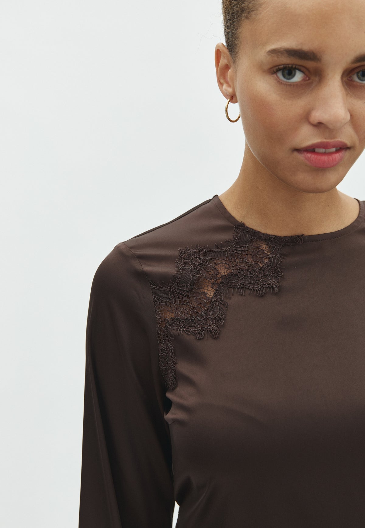 Beneka-F_Dark Brown_Model_1