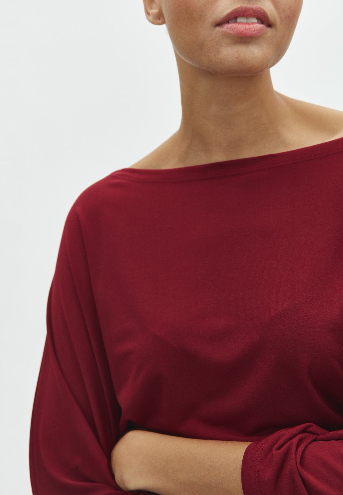Venna-F_Wine Red_Model_1