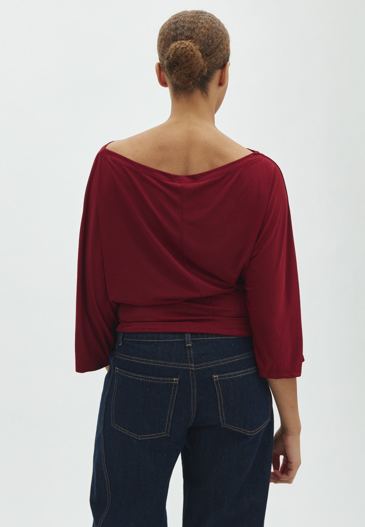 Venna-F_Wine Red_Model_2