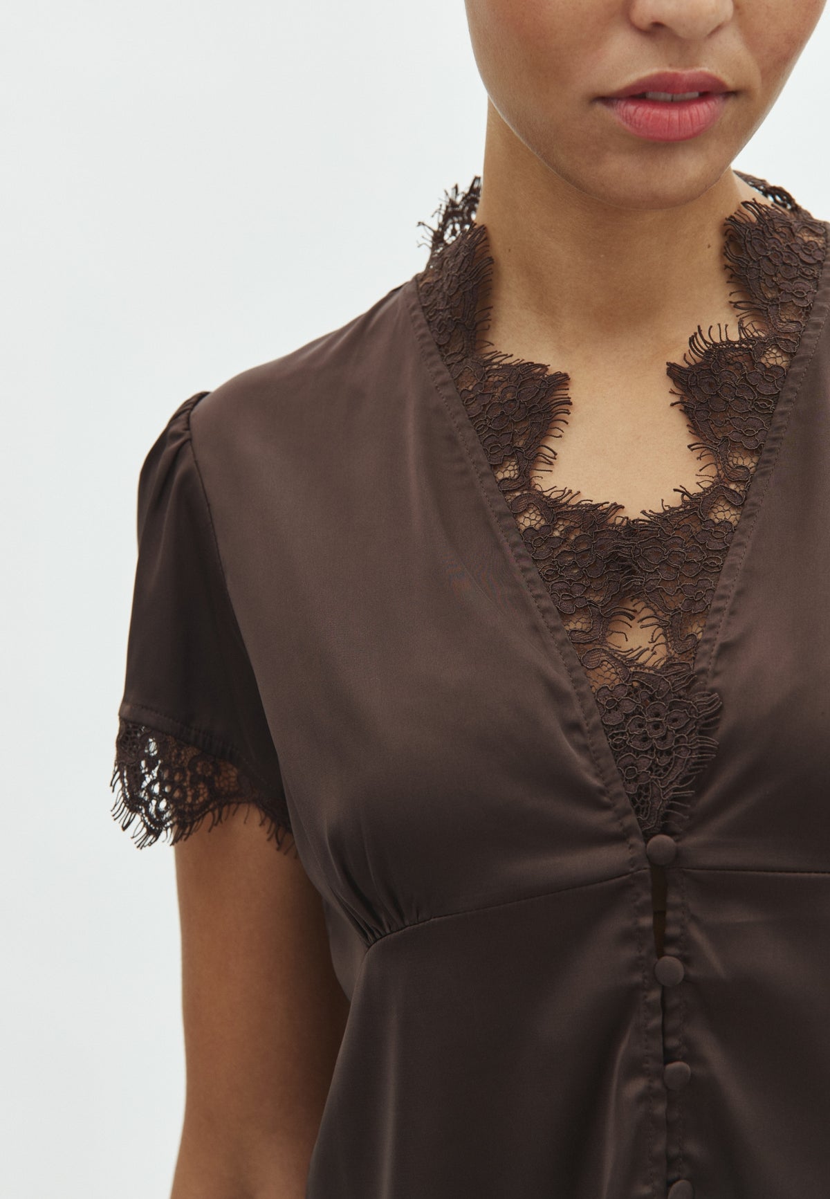 Saibea SS-F_Dark Brown_Model_1