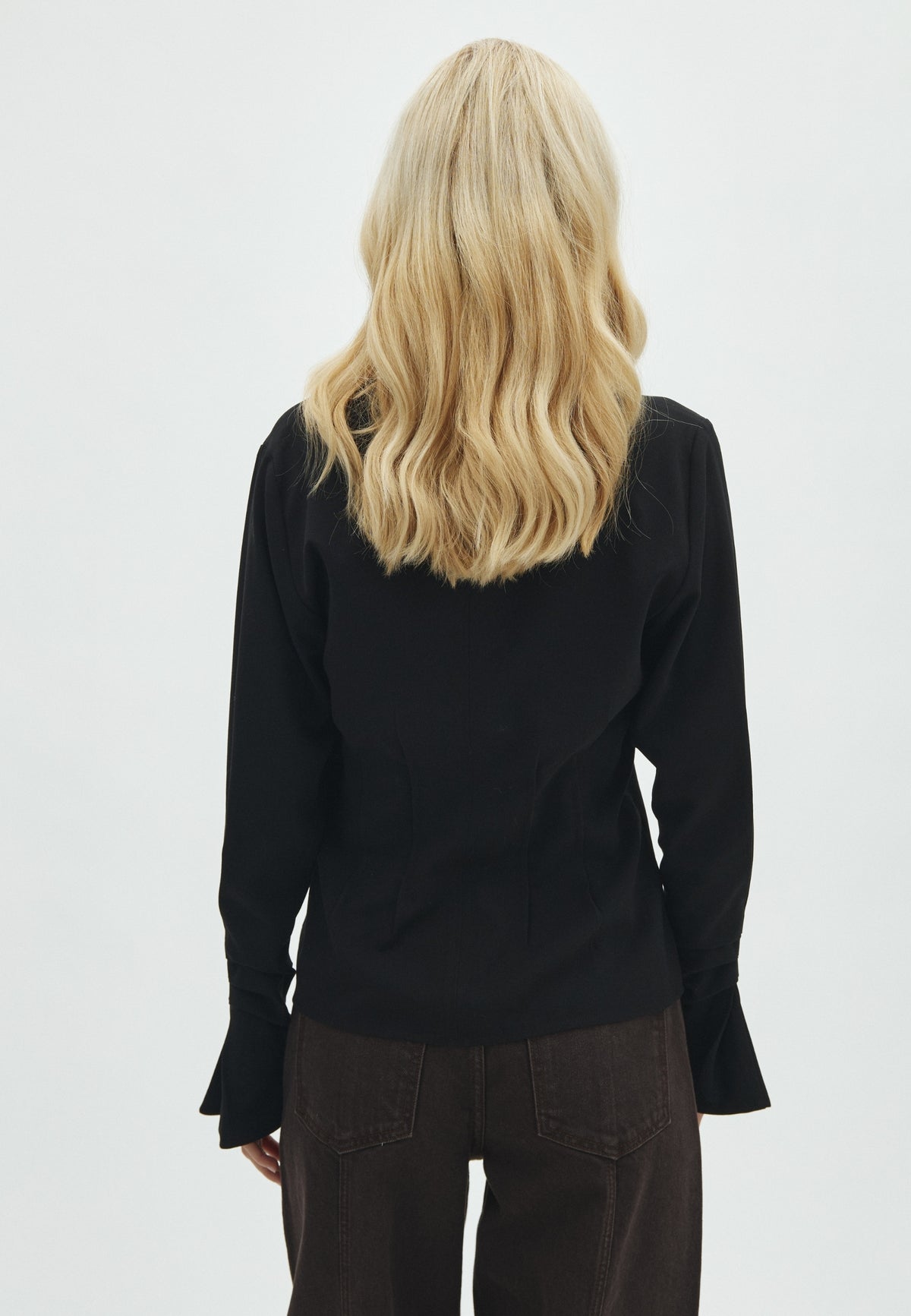 Kalia-M_Black_Model_2
