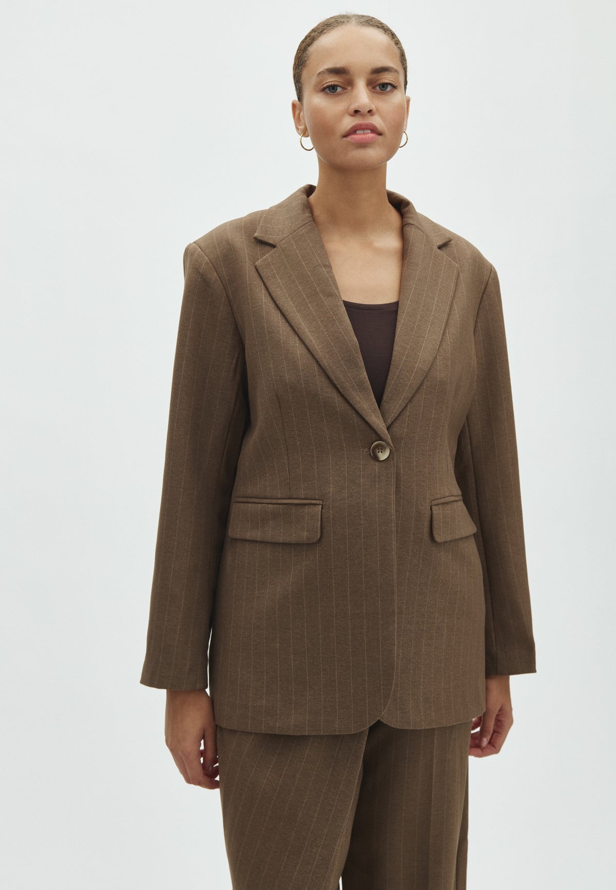 170532 Sarielle Pinstripe Blazer_Taupe_Model_0
