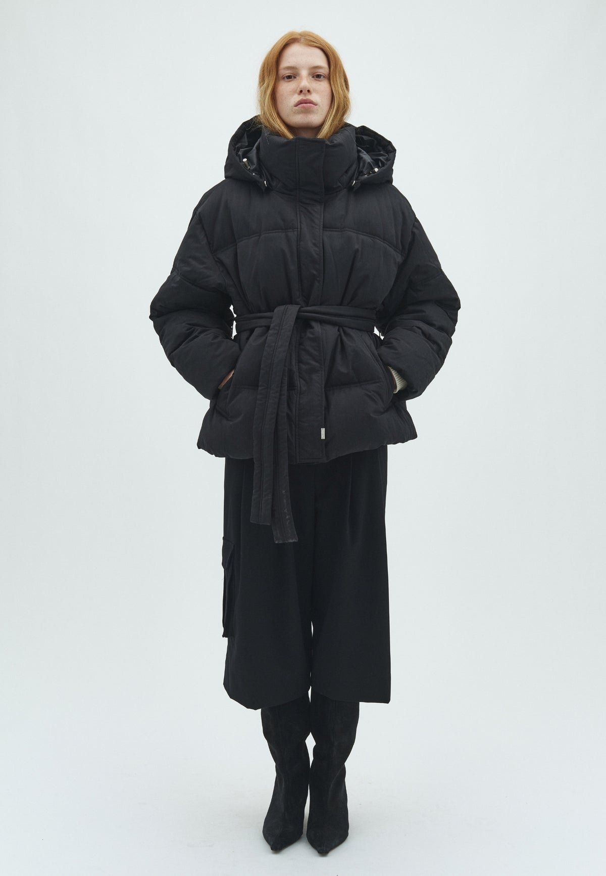 Alitea-M_Black_Model_0