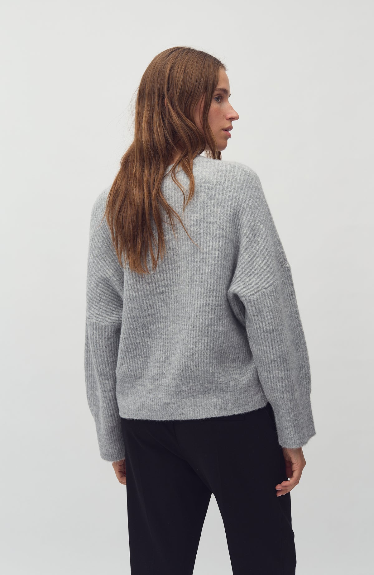 Gillian_Light Grey melange_Model_1