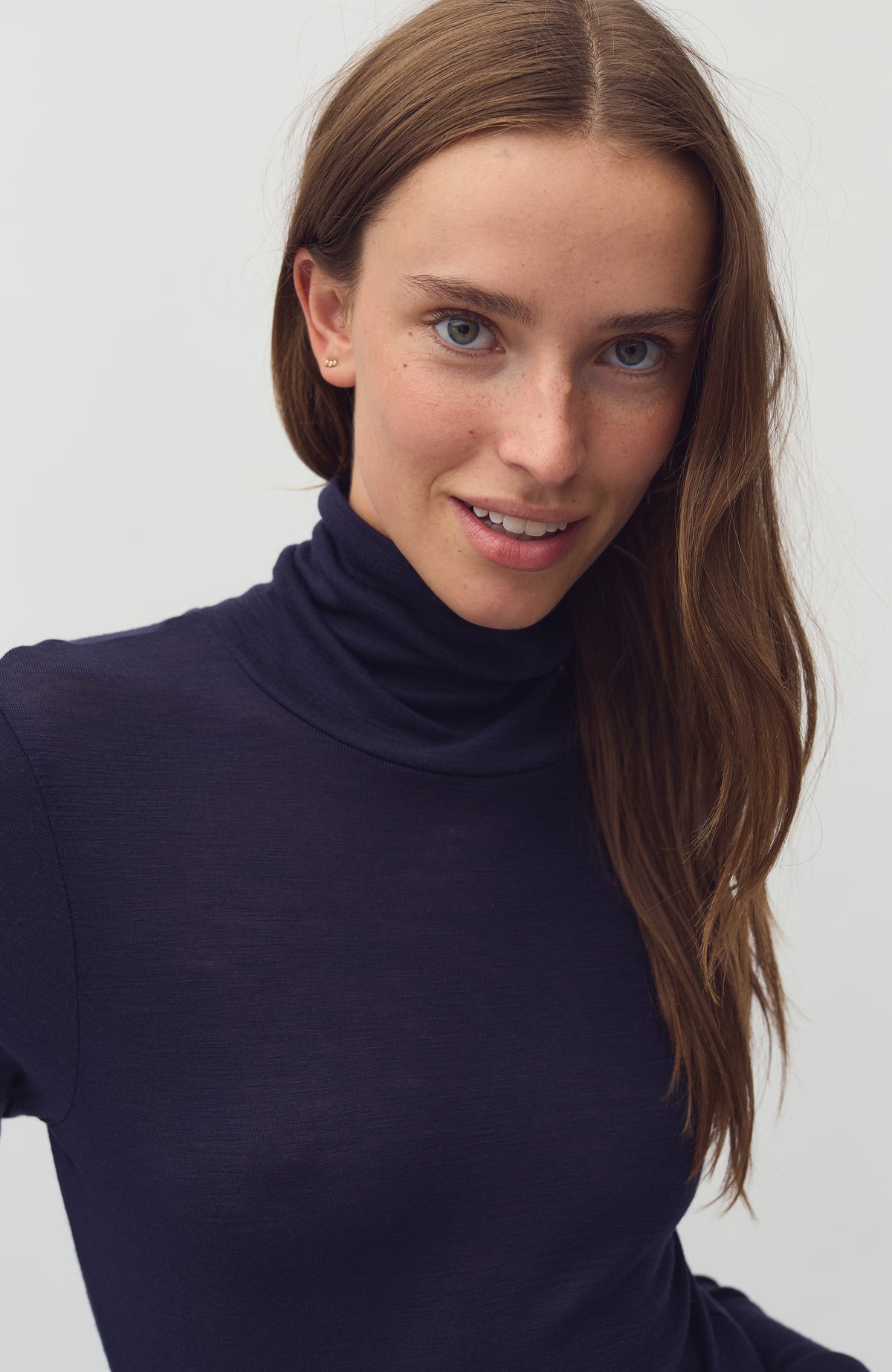 Ina_Navy Blue_Model_2