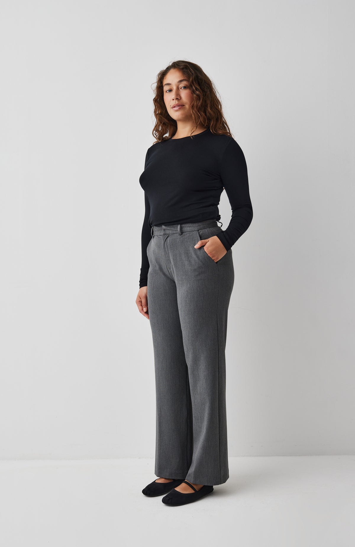 Lucy-M_Medium Melange_Model_