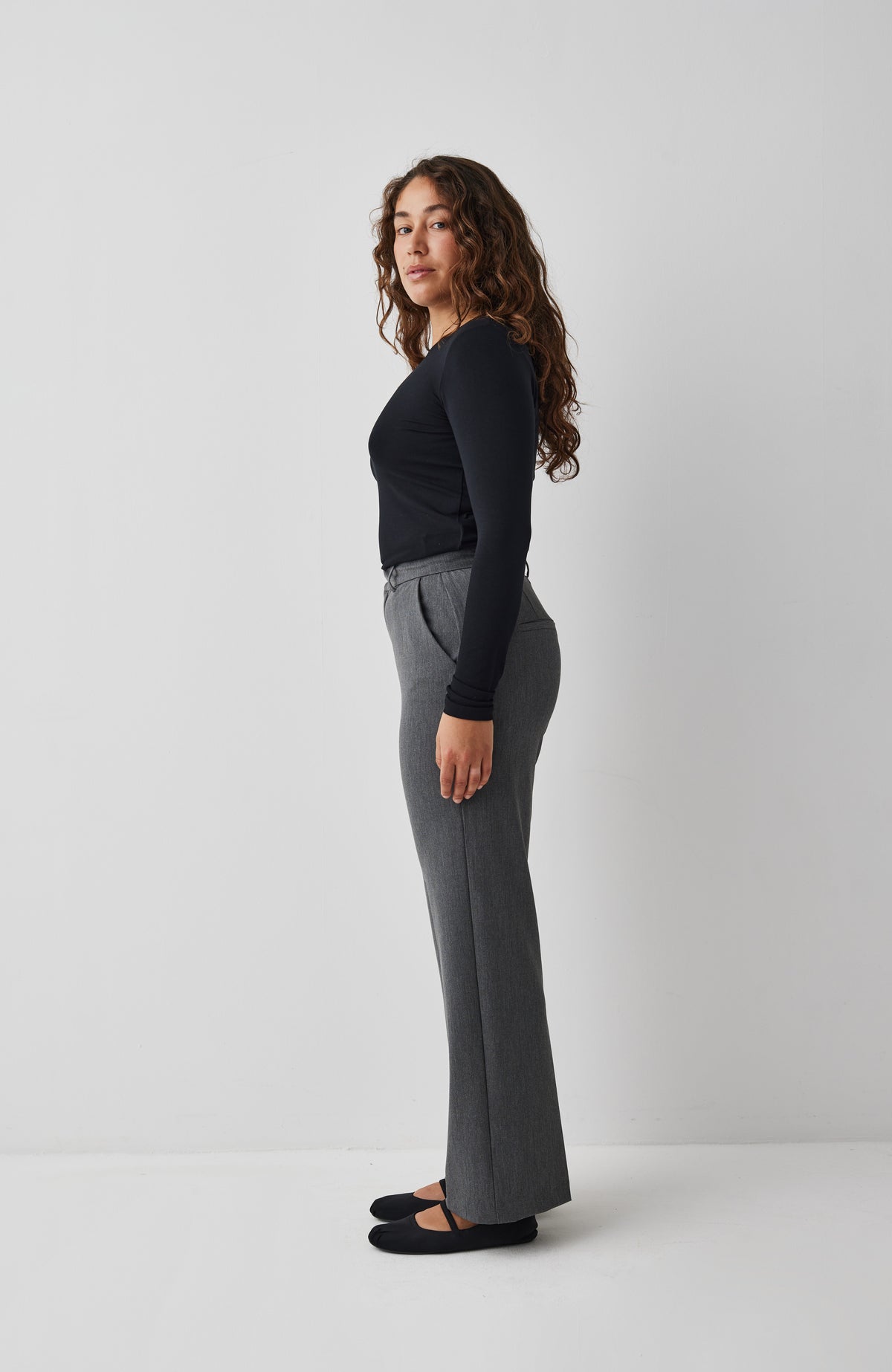 Lucy-M_Medium Melange_Model_