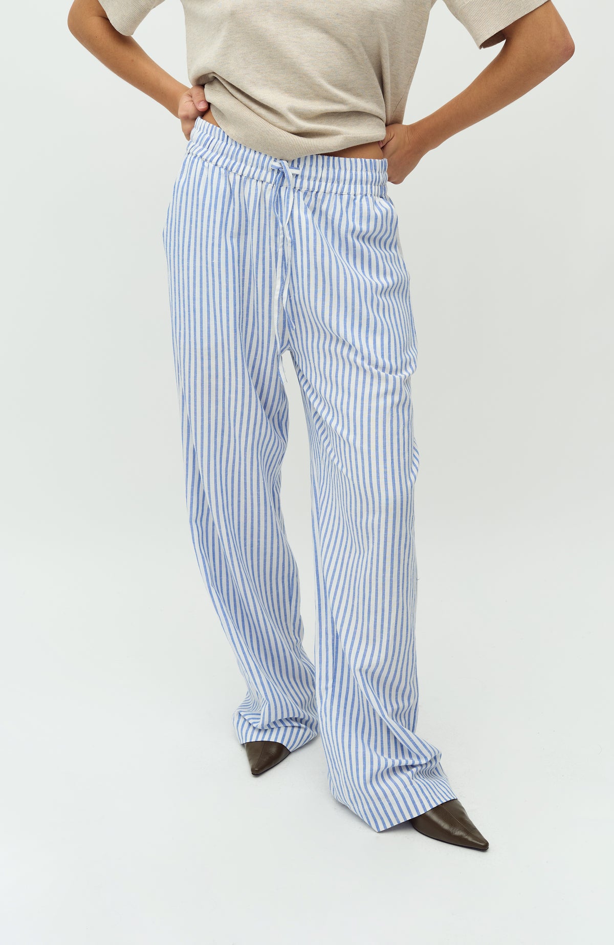Grasielle-M_Ultramarine stripe_Model_1