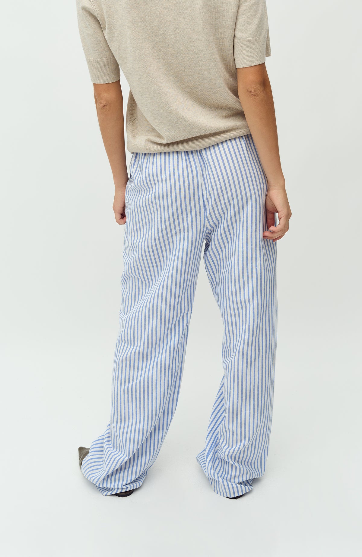 Grasielle-M_Ultramarine stripe_Model_2