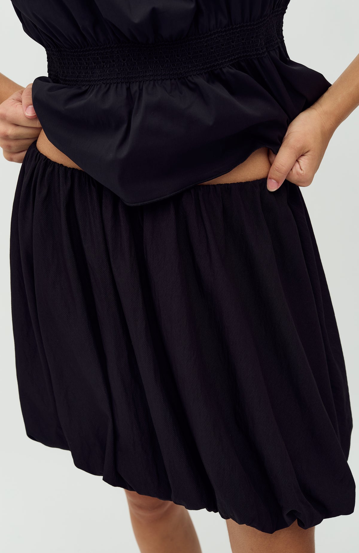 Belaria-M_Black_Model_2