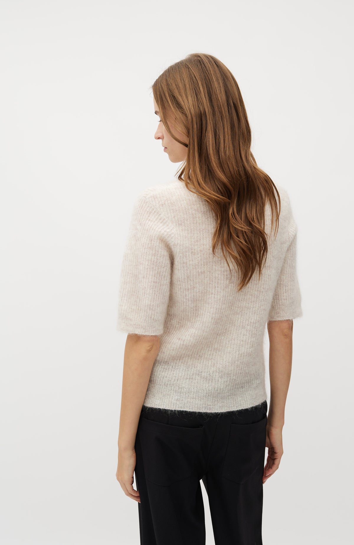 Clara Crew-M_Oat Melange_Model_2