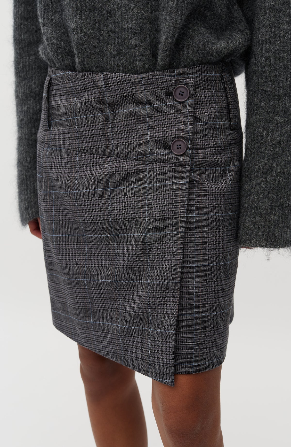 Jeani-M_Grey Check_Model_2