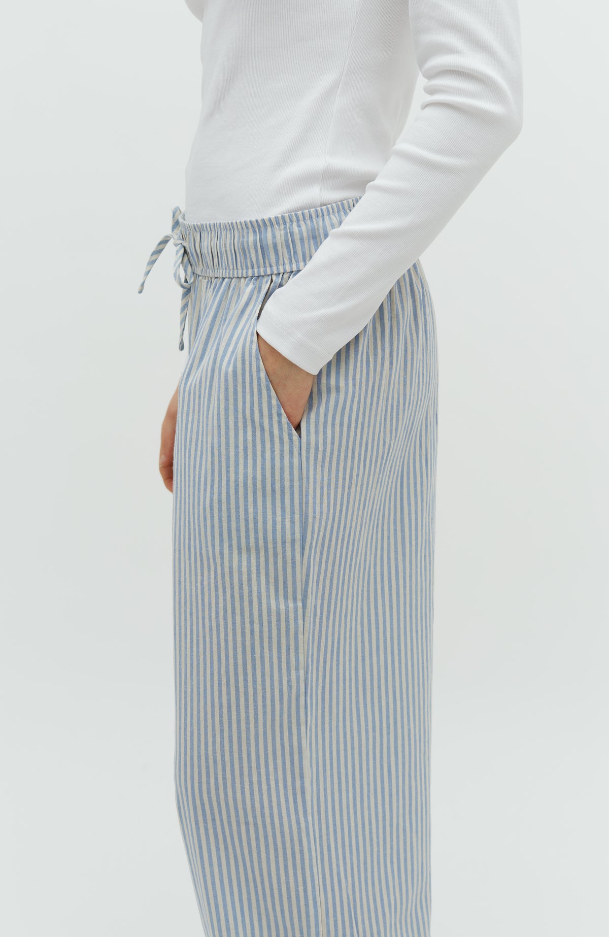 Grasielle-M_Blue Sugar Stripe_Model_1