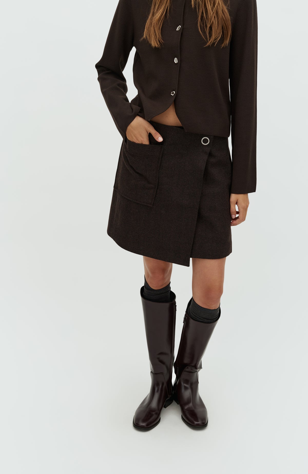 Keya-M_Brown Black Twill_Model_1