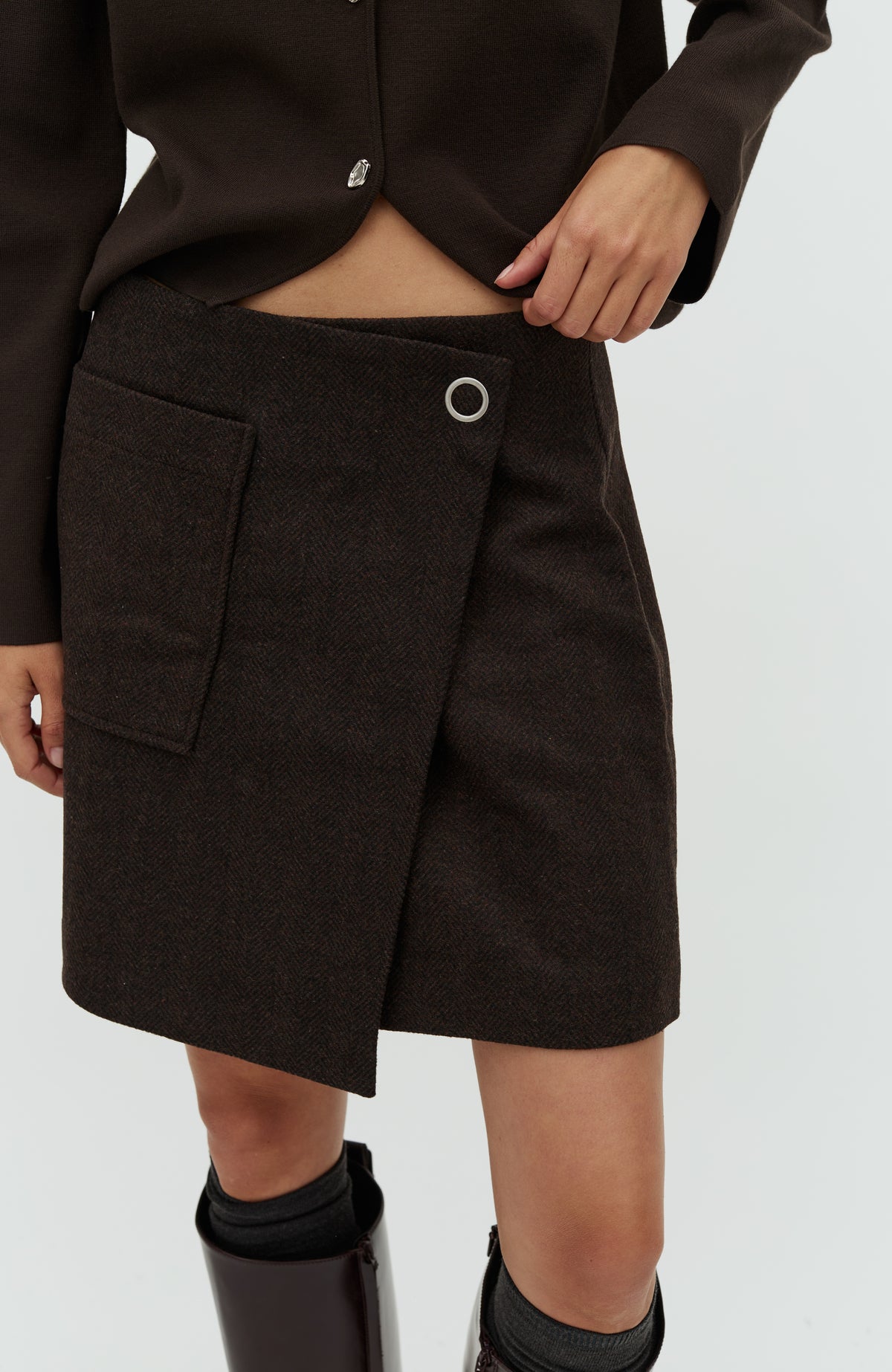 Keya-M_Brown Black Twill_Model_2