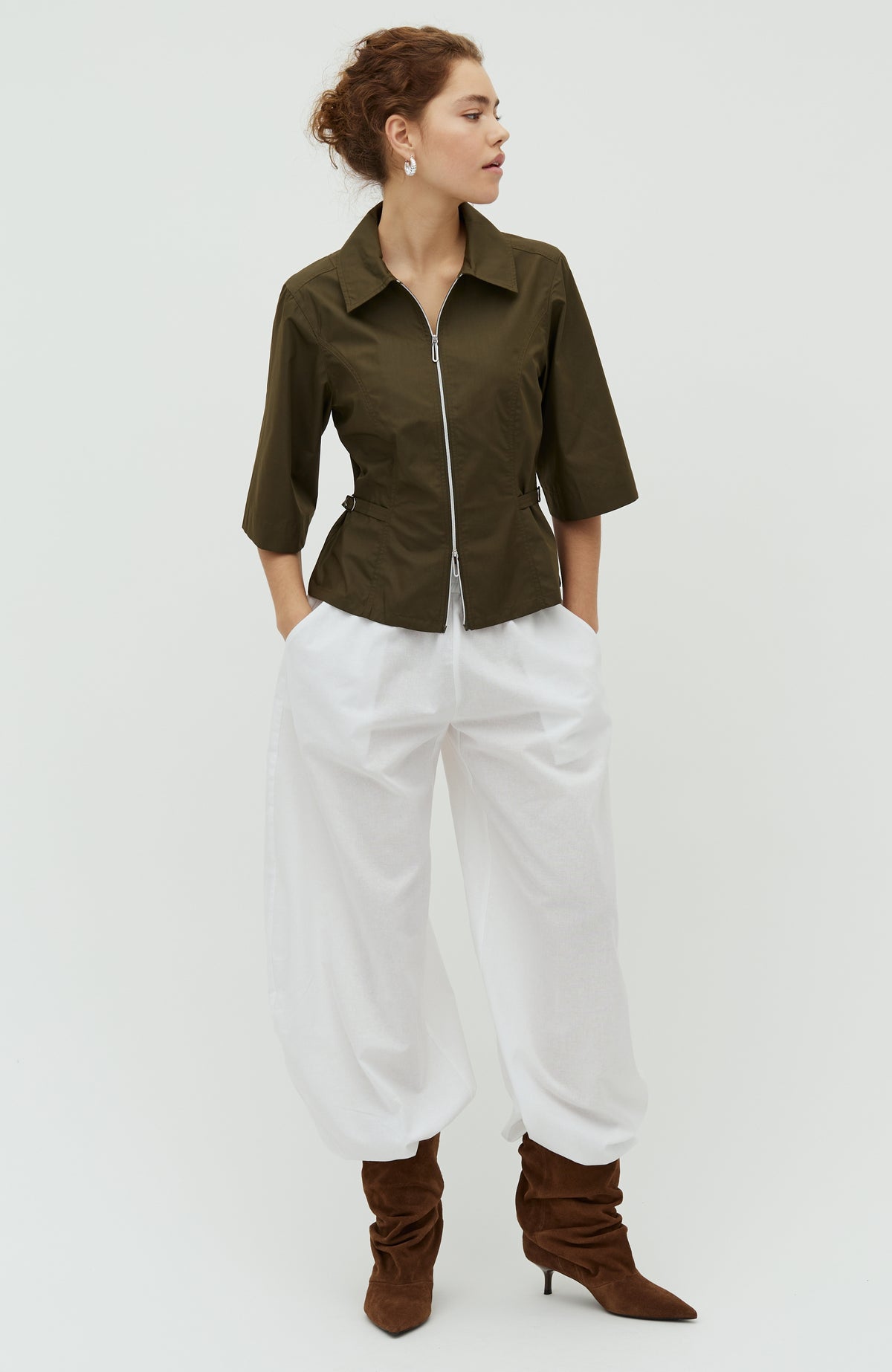 Anoul-M_Dark Olive_Model_3