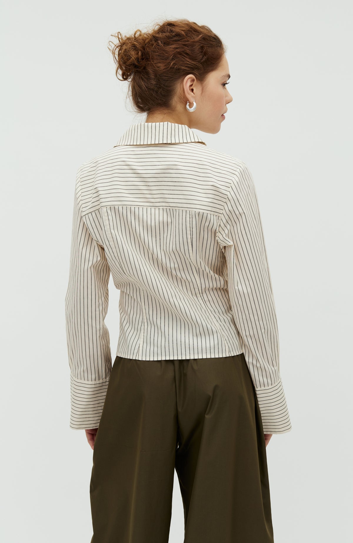 Gerri-M_Cremé Black Stripe_Model_2