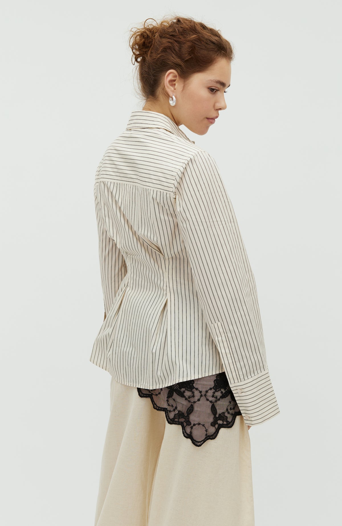 Kaloni-M_Cremé Black Stripe_Model_2