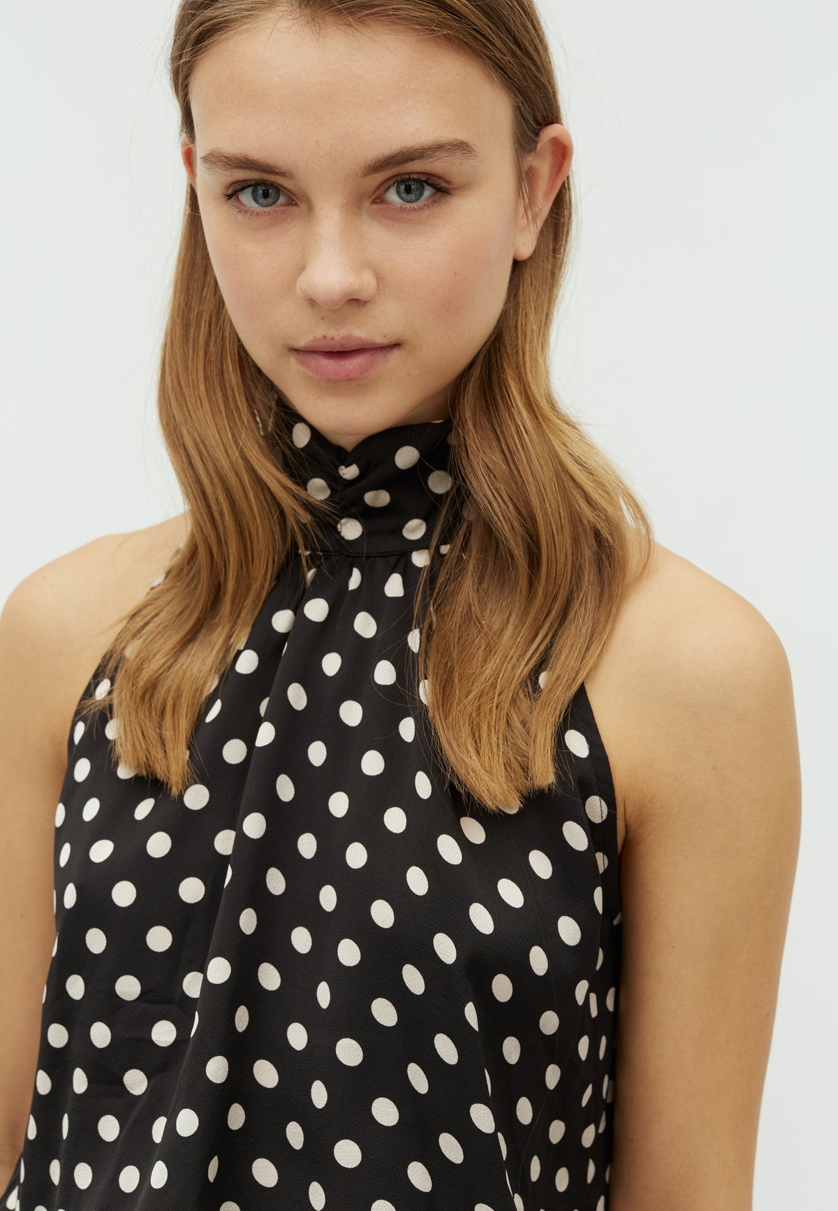 167456 Mos Dot Top_Black_Model_1