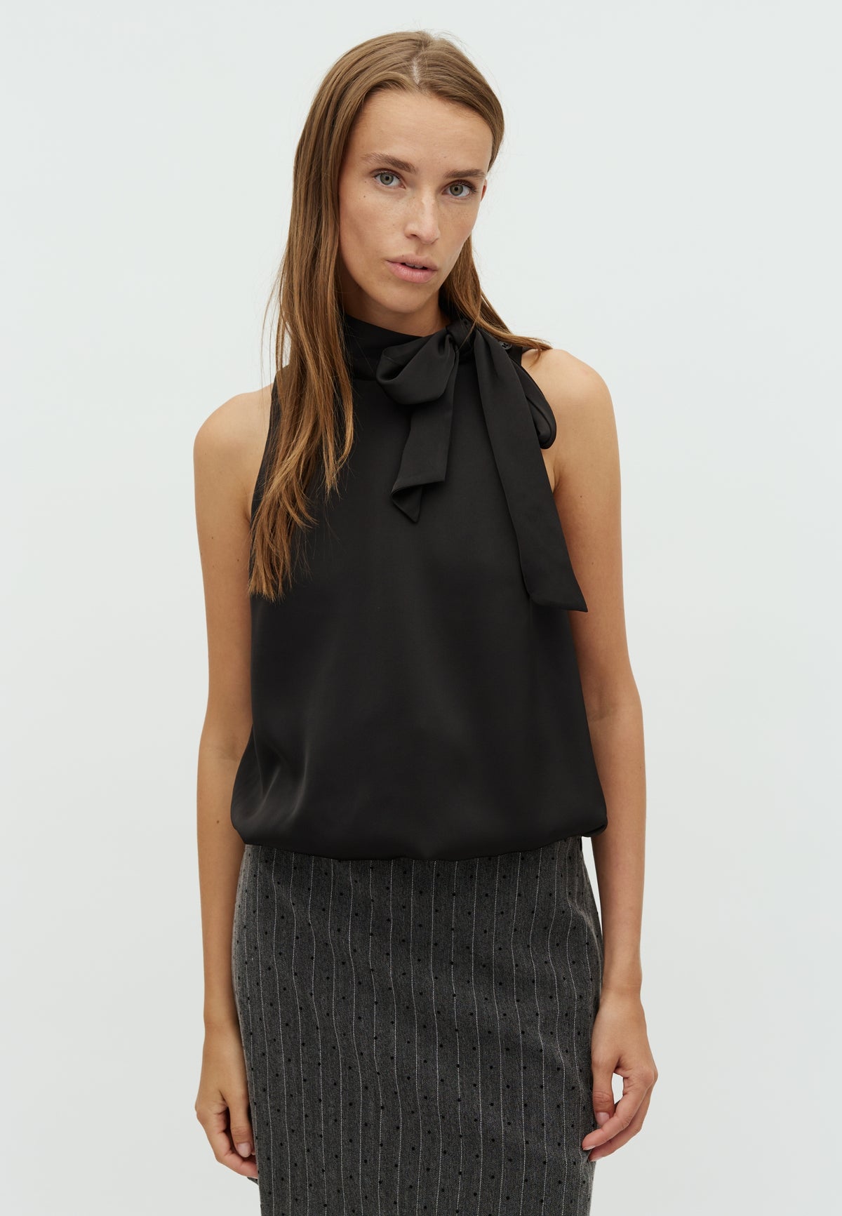 167457 Deda Satin Top_Black_Model_0