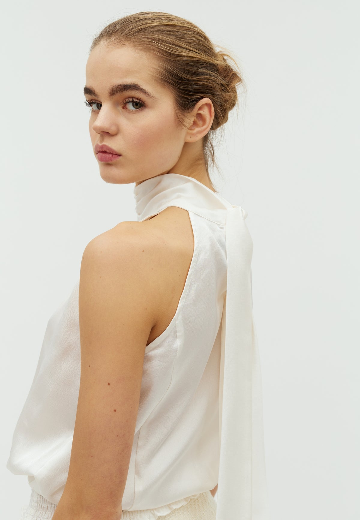168618 Mos Solid Top_Off White_Model_1