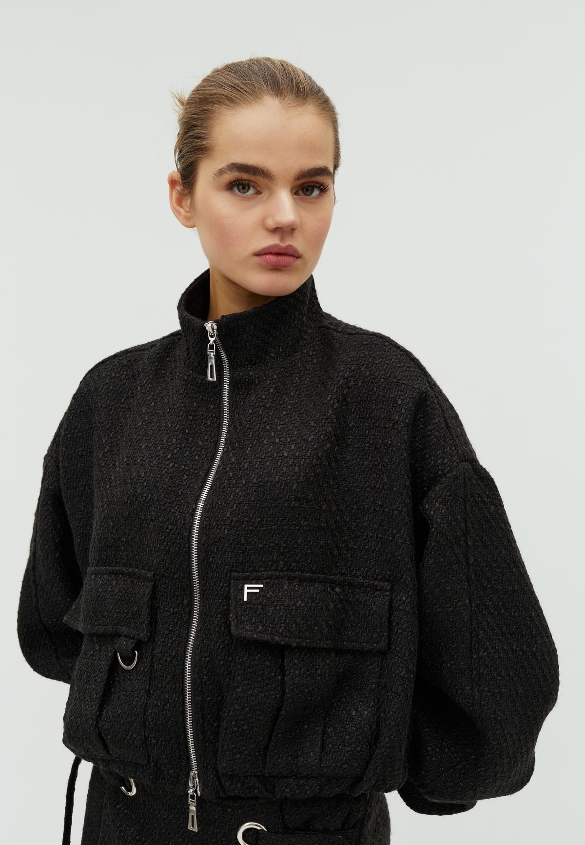 Talca-F_Black_Model_1