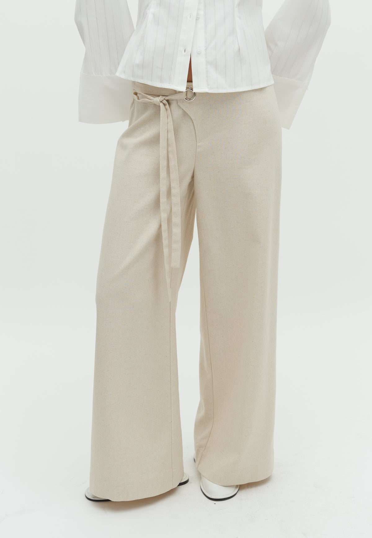 Riolea-F_Natural Linen_Model_3