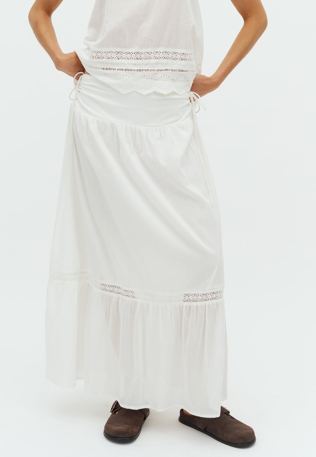 Viobella-F_White_Model_1