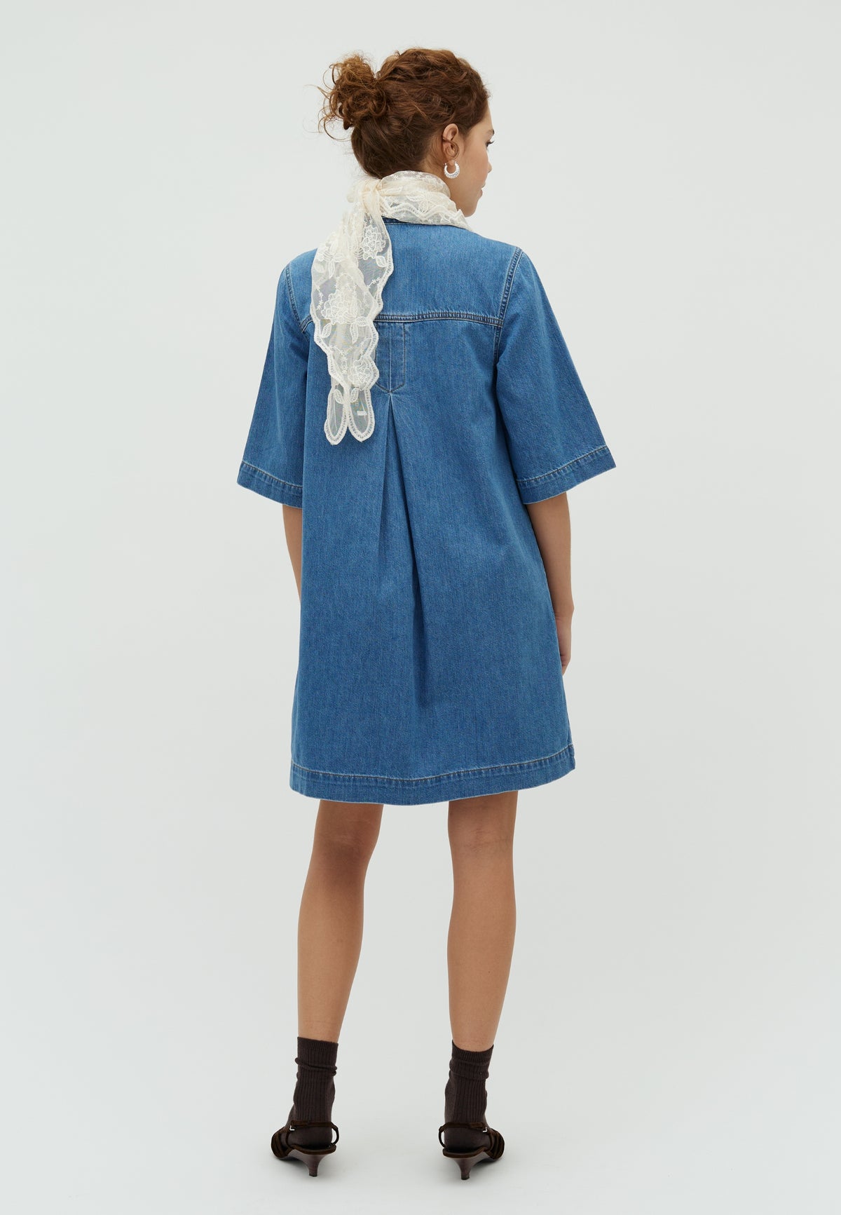 Mira-M_Mid Vintage Blue_Model_3