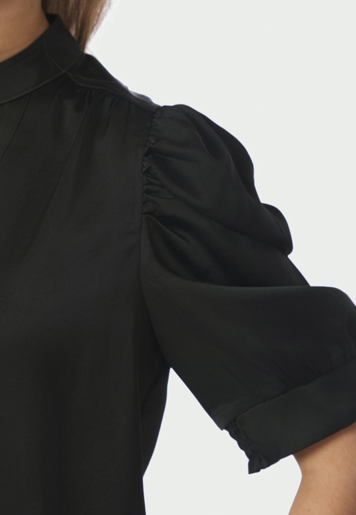 162590 Roella Heavy Sateen Blouse_Black_Model_2