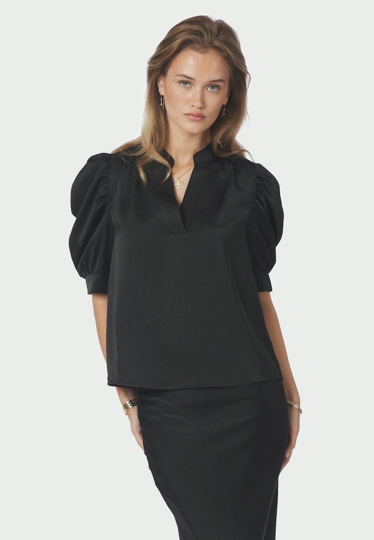 162590 Roella Heavy Sateen Blouse_Black_Model_0